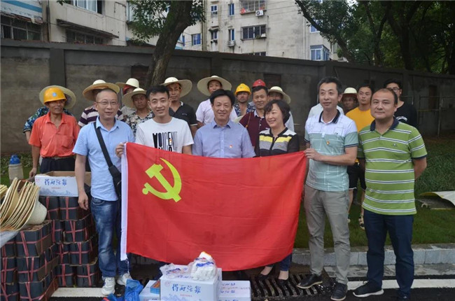 炎炎夏日送清涼，點滴關懷暖人心——城投集團各黨支部開展“送清涼”慰問一線員工活動