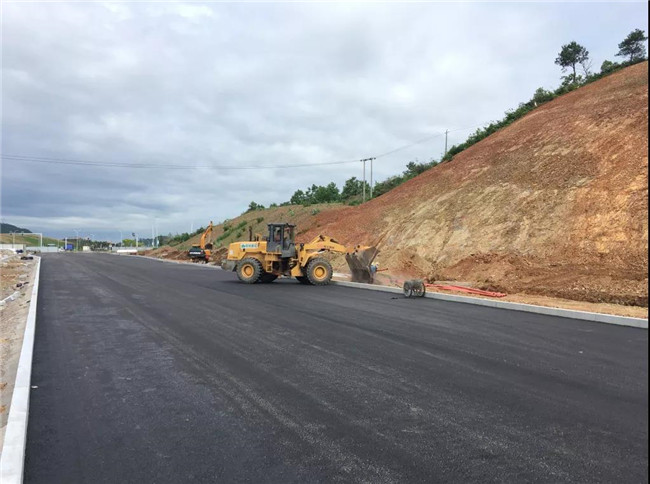 景德鎮這條道路進入瀝青攤鋪階段，機場直達景北高鐵站的“最后一公里”即將通車